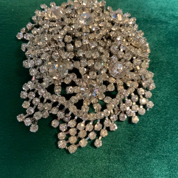 Collector Series Camrose & Kross Audrey Hepburn Rhinestone Brooch 3.5” x 3” - Picture 4 of 9